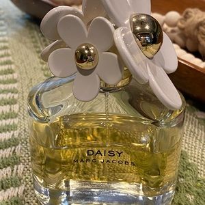 Marc Jacobs Daisy 70% full (3.4 oz bottle)